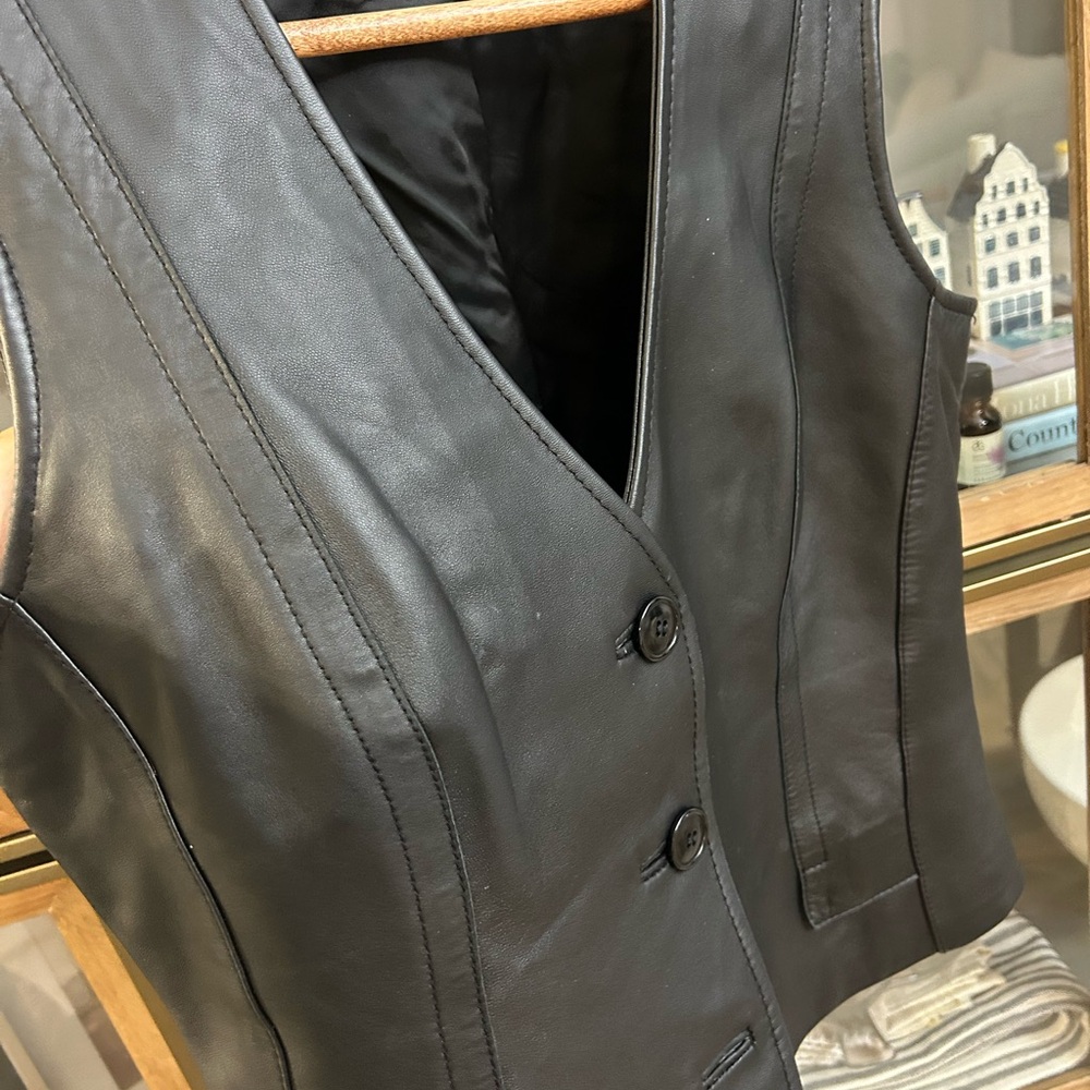 Danier Black Leather Vest - Picture 4 of 10